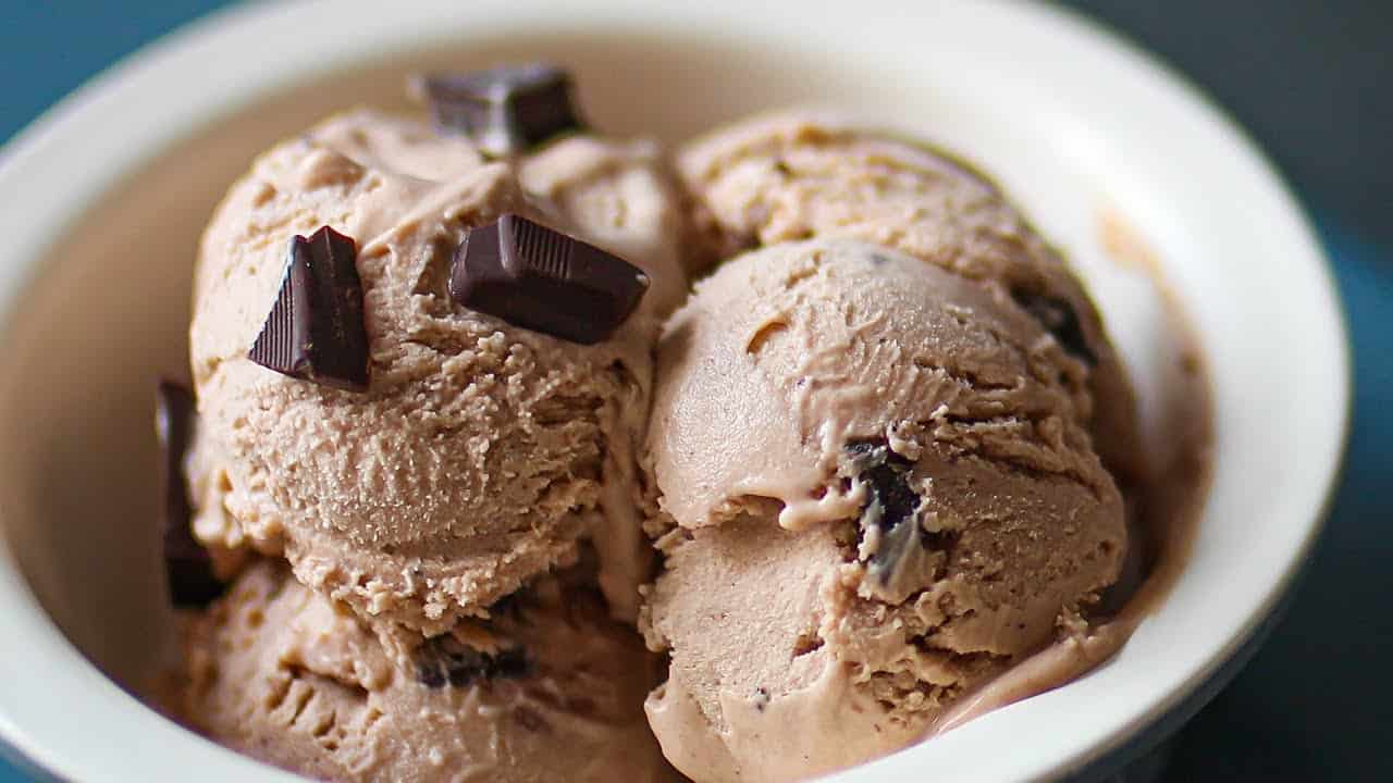 تصویر 3 از بستنی شکلاتی لیوانی با طعم طبیعی و مواد اولیه تازه